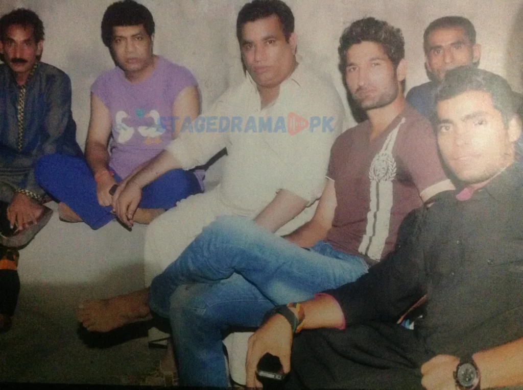asif iqbal with fellow actor and pakistani cricketers