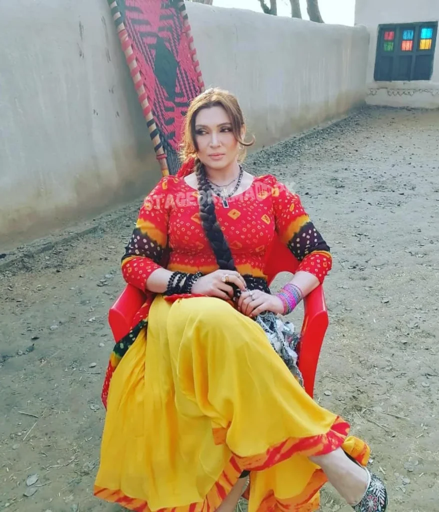 khushboo khan in tere bajre di rakhi film (1)