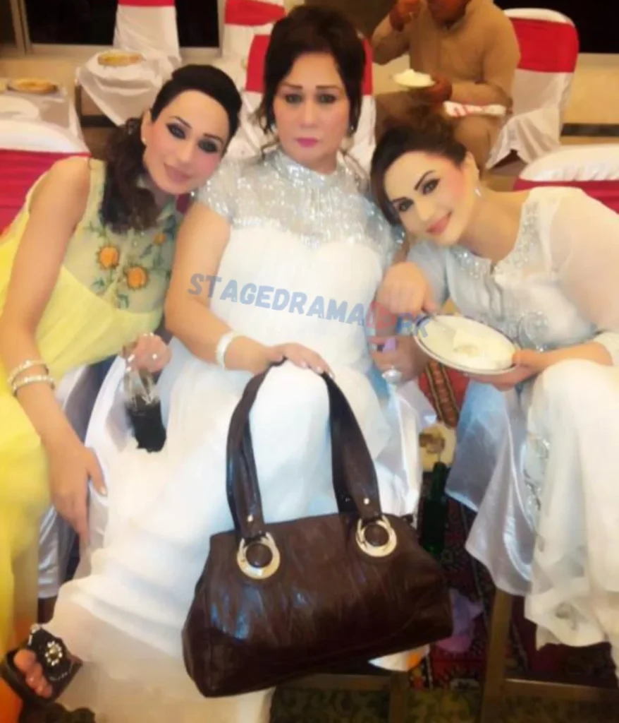 nargis and deedar with mother