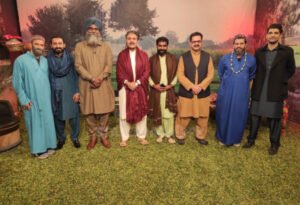 Nazra Bhatti with Sarey Rang Punjab Dey Show Team