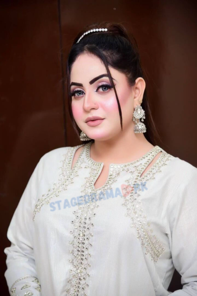 reena multani stage dancer