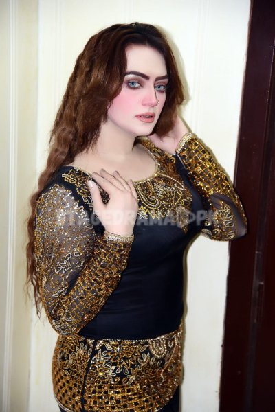 zara khan stage actress pakistan