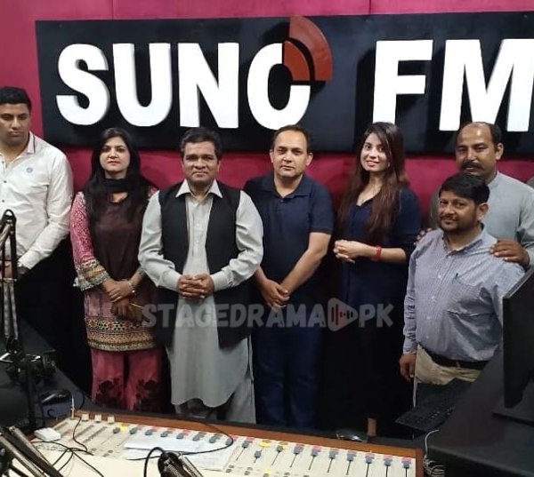 Nawaz Anjum with radio show Chatkharay team at Suno FM 89.4